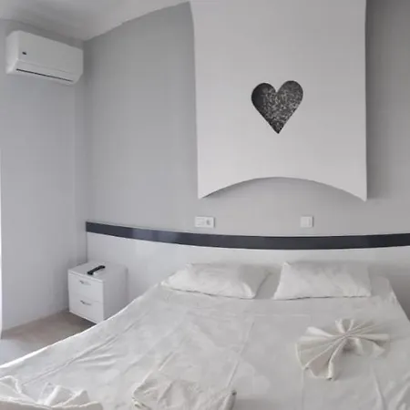 Tuana Otel 호텔 디딤