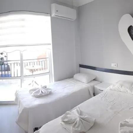 호텔 Tuana Otel *