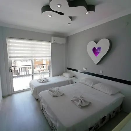 Tuana Otel 호텔 디딤