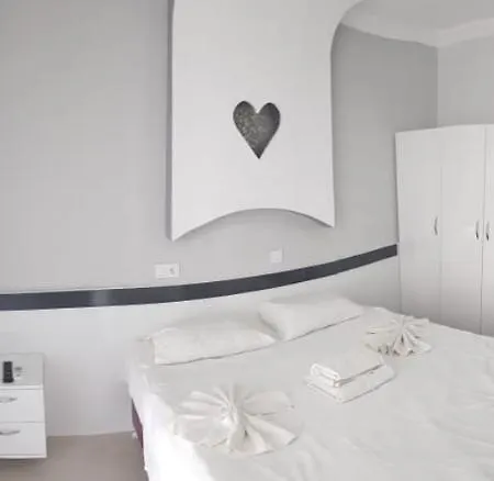 Tuana Otel *